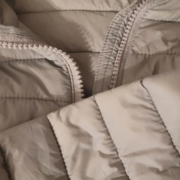 Two puffer coats - Picture 4 of 8